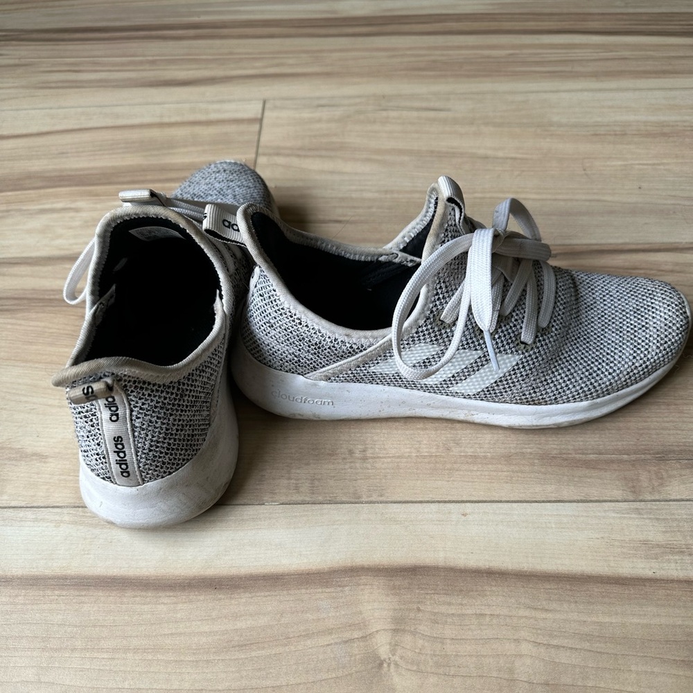 Adidas cloud foam size 6. Good used condition. No box.